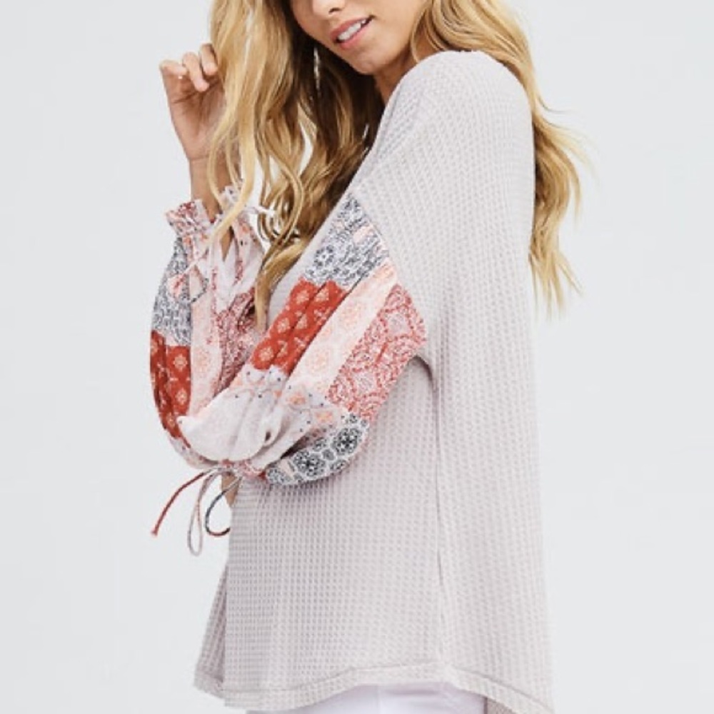 In Loom Gray Waffle Knit Contrast Sleeve Madison Top Women Size M - Picture 3 of 7